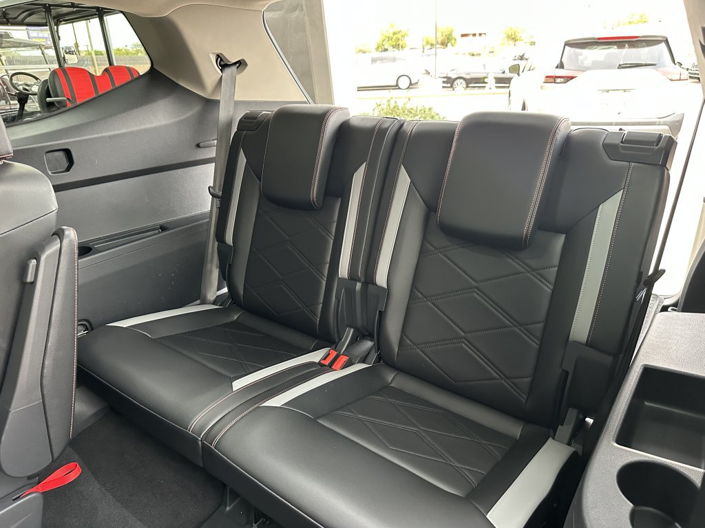 Used 2024 Volkswagen Atlas Peak Edition SE AWD/4WD image 36