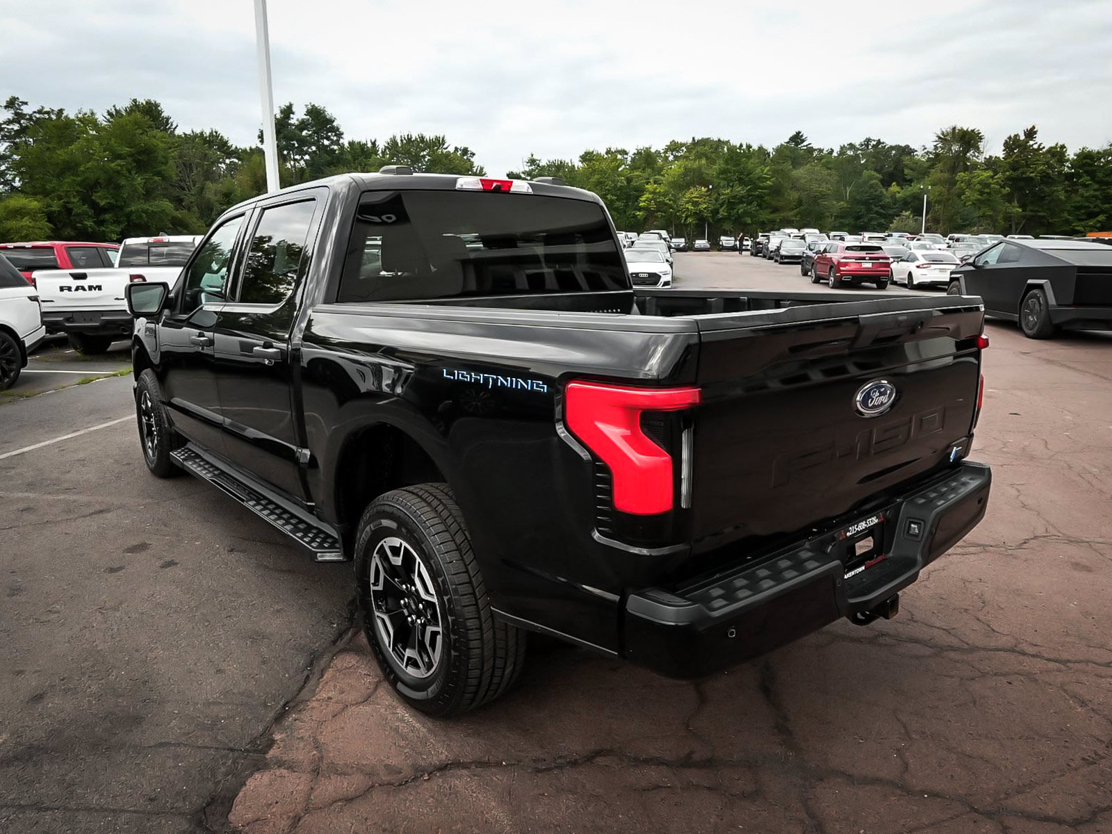 Used 2023 Ford F150 Lightning XLT AWD/4WD image 4