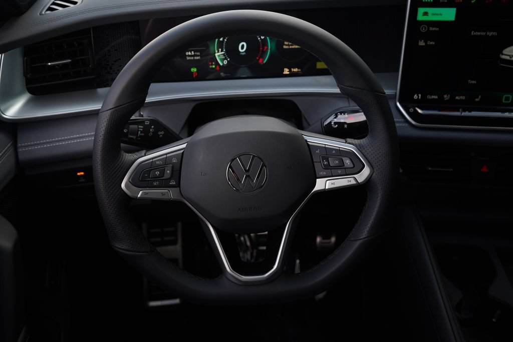 New 2026 Volkswagen Tiguan SE R-Line FWD image 9