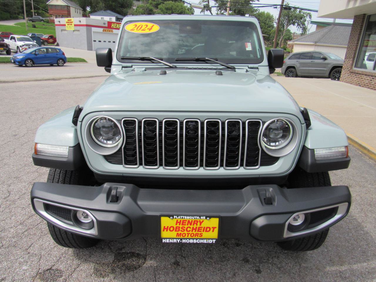 Used 2024 Jeep Wrangler Unlimited Sahara w/ Technology Group AWD/4WD image 2