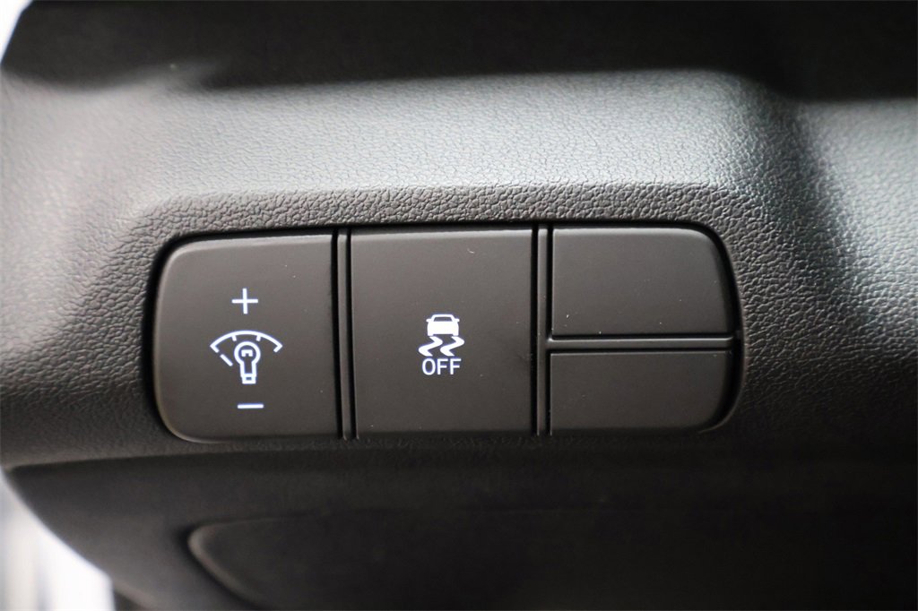 Used 2025 Hyundai Elantra Sport image 14