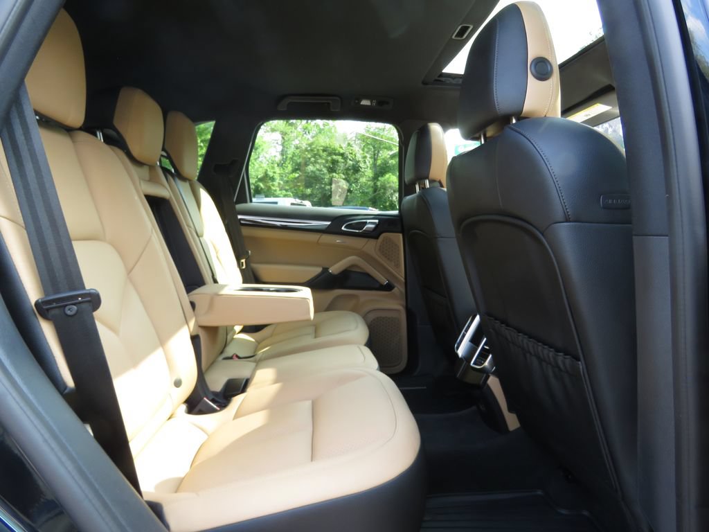 Used 2018 Porsche Cayenne AWD/4WD image 16