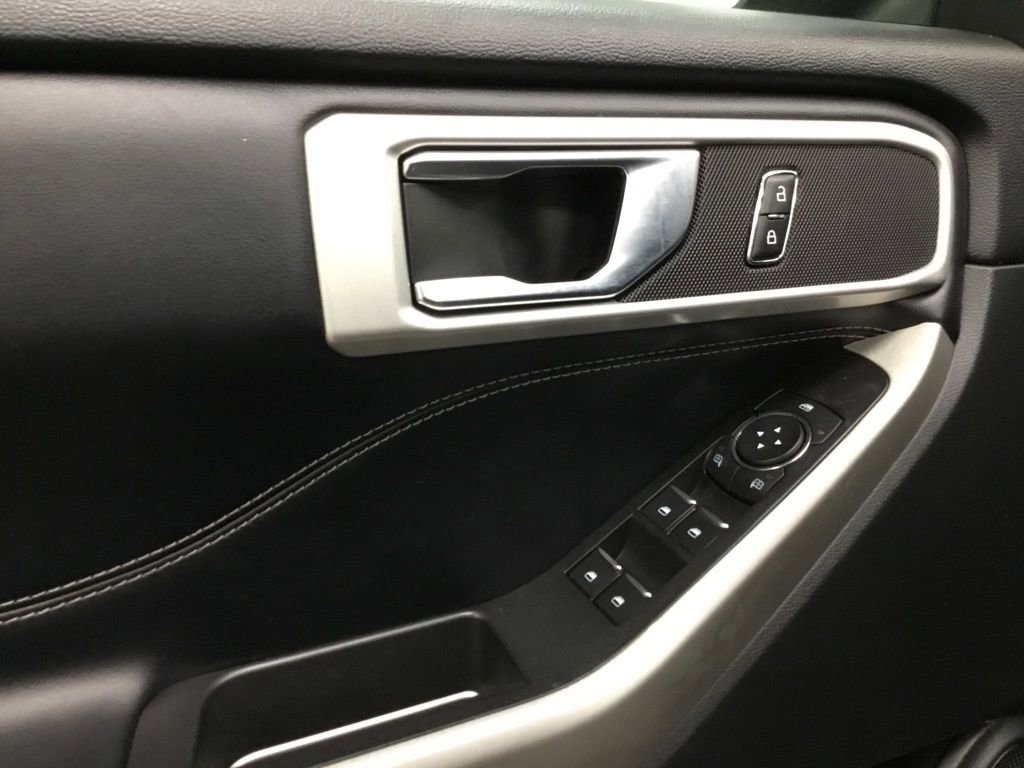 Used 2022 Ford Explorer XLT image 7