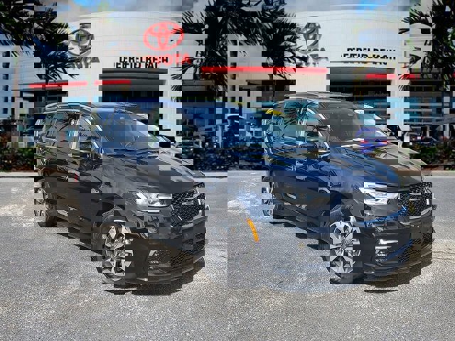 Used 2024 Chrysler Pacifica Select image 1