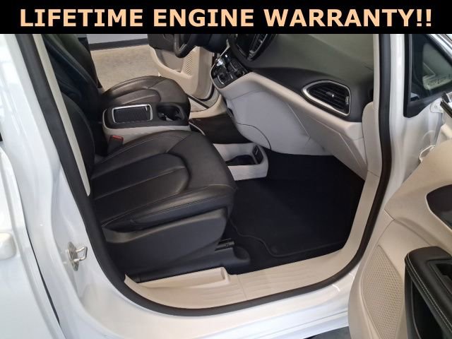 Used 2024 Chrysler Pacifica Touring-L image 30