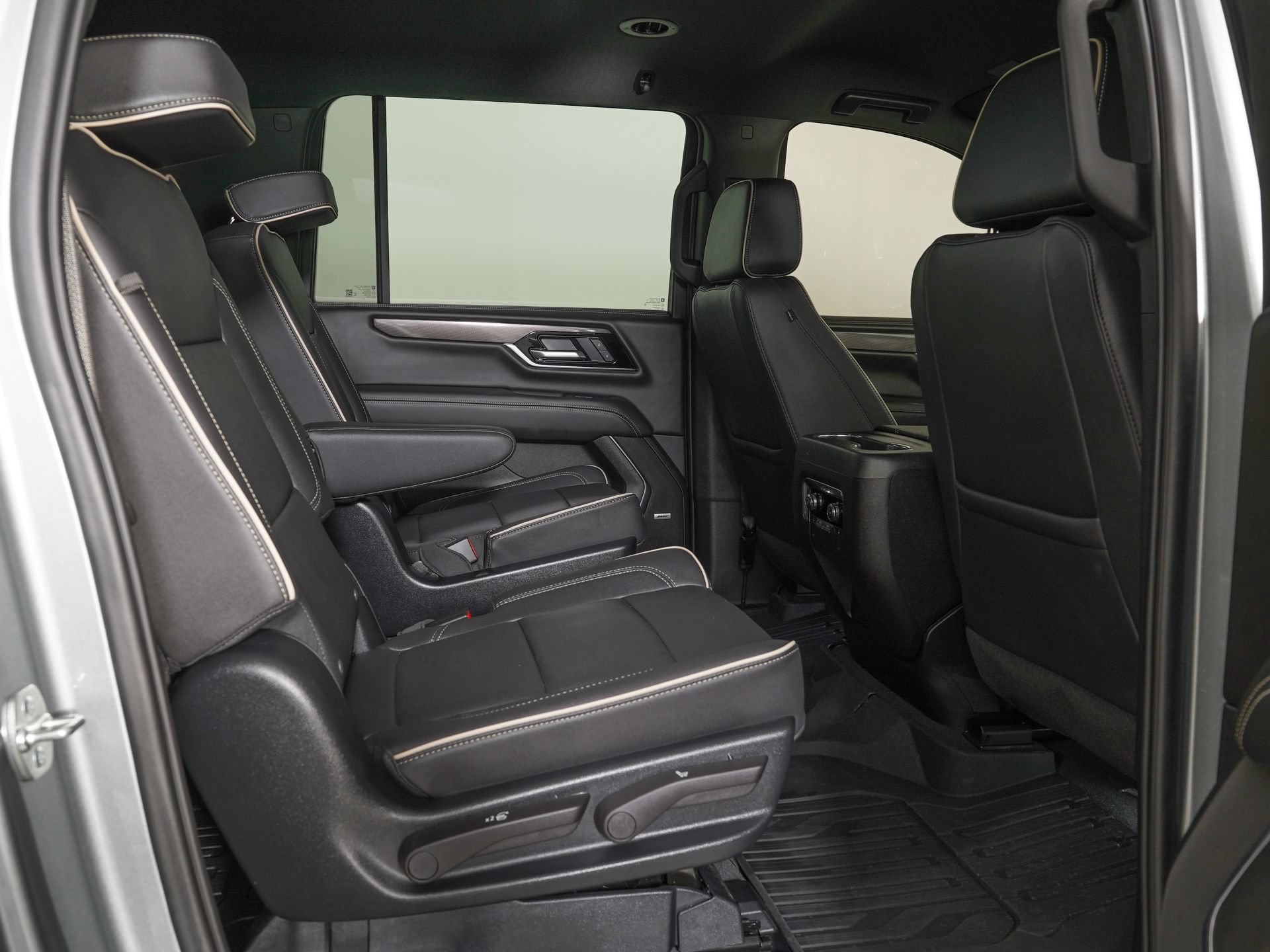 Used 2025 GMC Yukon XL Elevation w/ LPO, Floor Liner Package AWD/4WD image 11