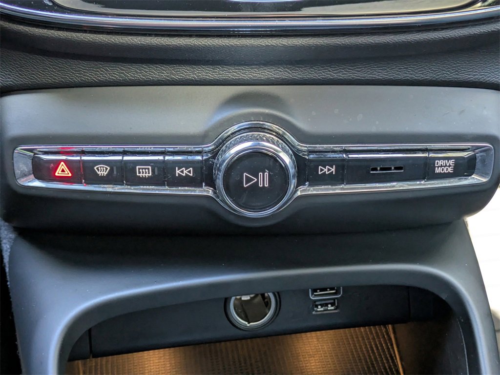 Used 2021 Volvo XC40 T5 R-Design w/ Climate Package image 30