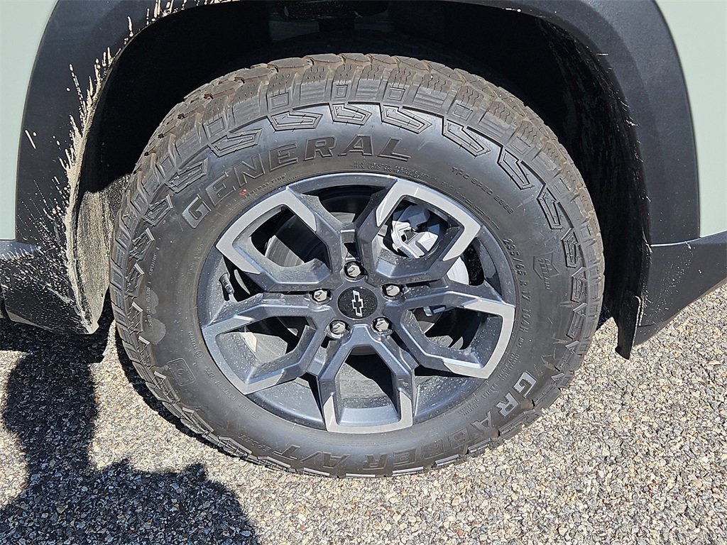 New 2026 Chevrolet Equinox ACTIV w/ LPO, Floor Liner Package image 3