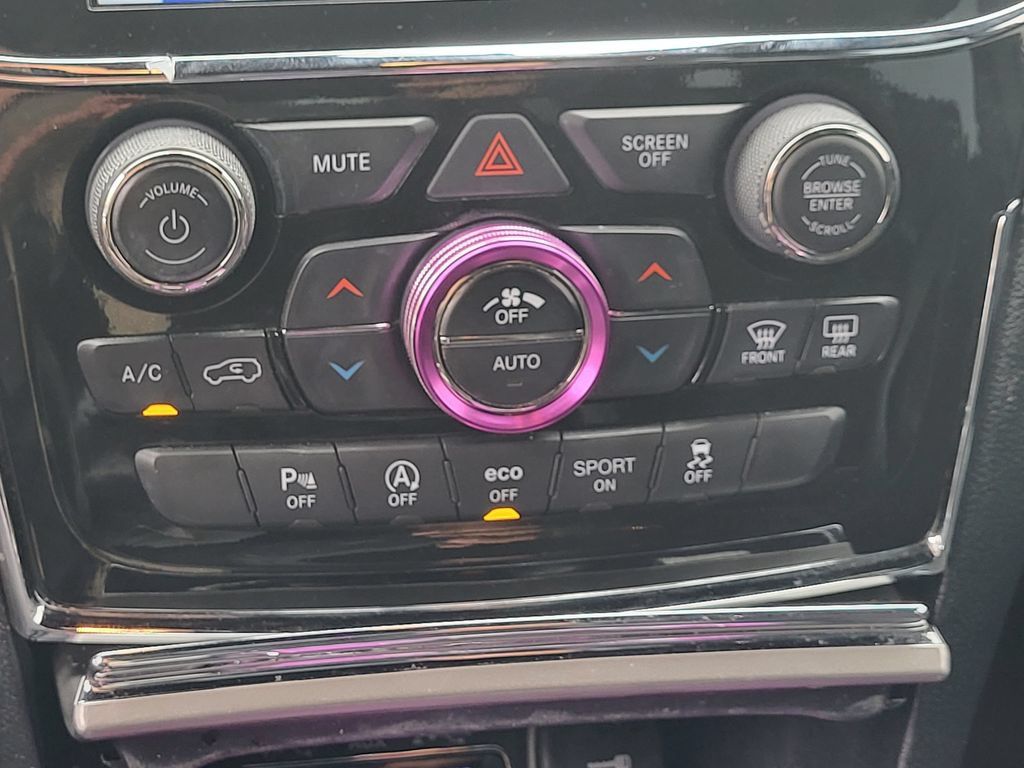 Used 2022 Jeep Grand Cherokee Laredo X AWD/4WD image 23