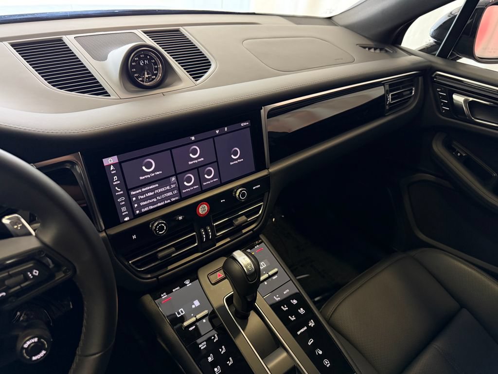 Certified 2026 Porsche Macan AWD/4WD image 18