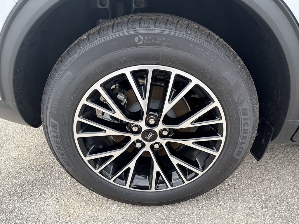 New 2025 Ford Escape SE FWD image 9