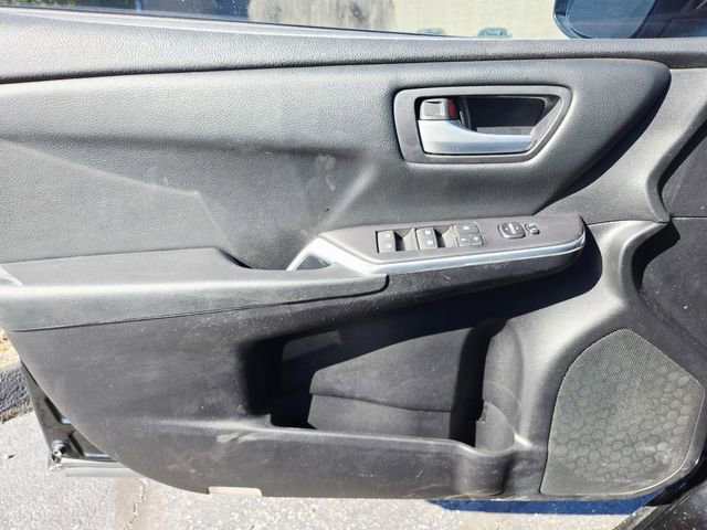 Used 2015 Toyota Camry SE image 28
