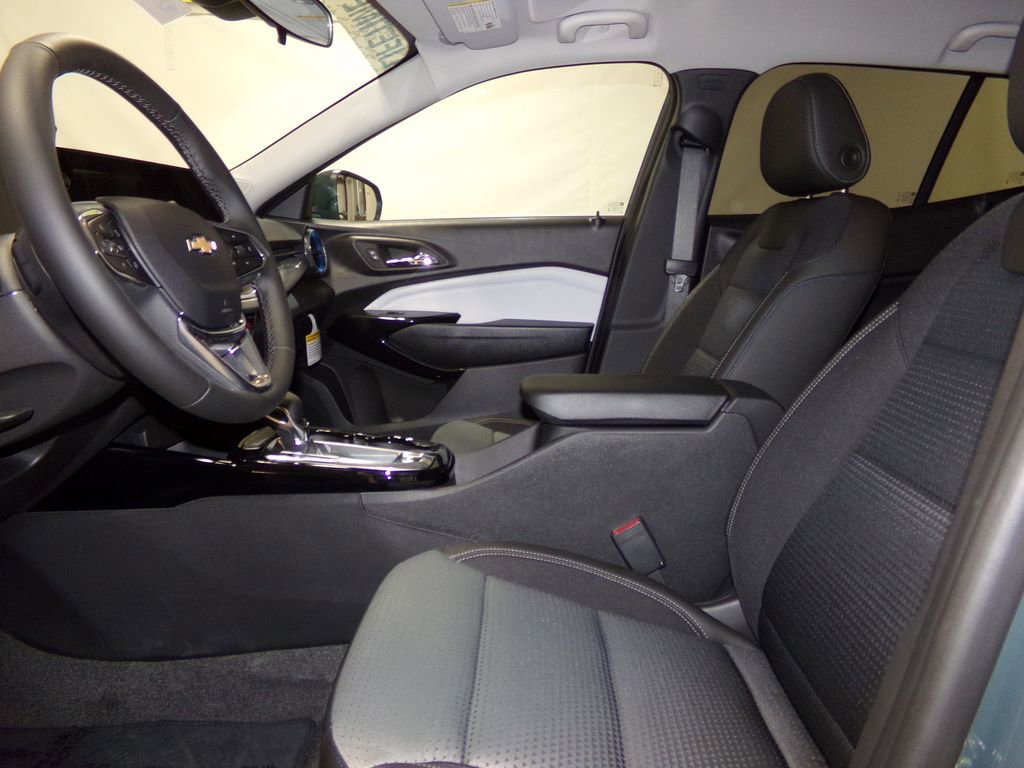 New 2025 Chevrolet Trax LT w/ Driver Confidence Package image 15