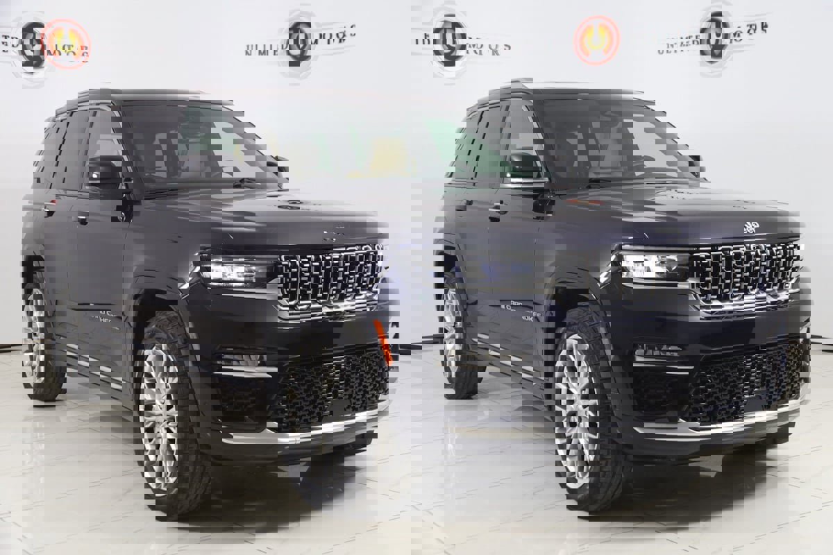 Used 2023 Jeep Grand Cherokee Summit w/ Luxury Tech Group V image 25