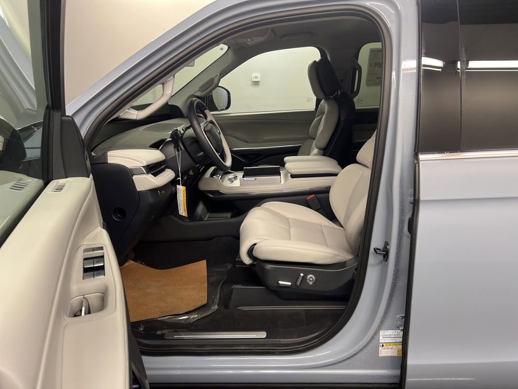 New 2026 Lincoln Navigator Premiere AWD/4WD image 21