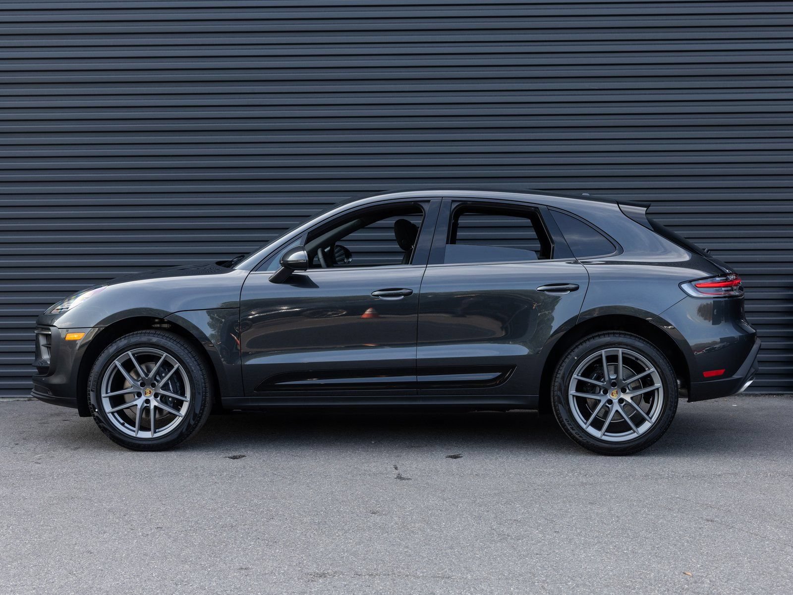 New 2026 Porsche Macan AWD/4WD image 2