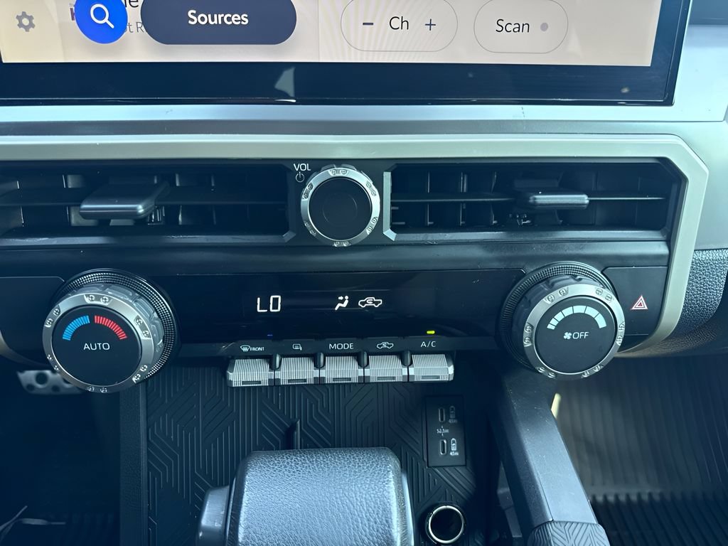 Used 2024 Toyota Tacoma TRD Sport AWD/4WD image 15
