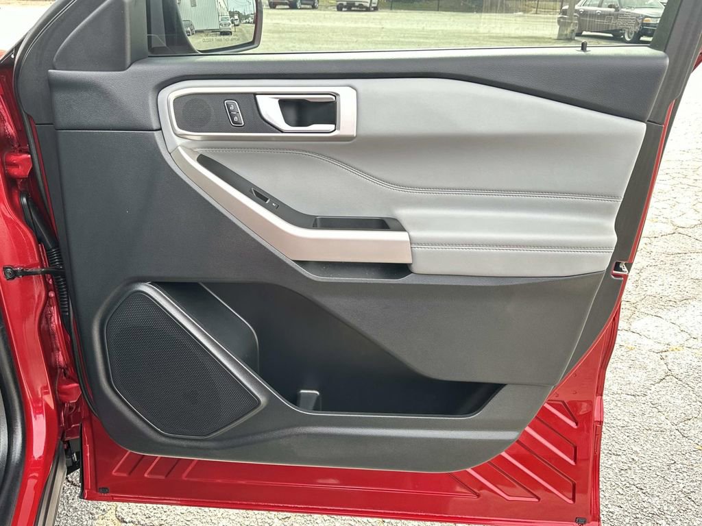 Used 2023 Ford Explorer XLT w/ Equipment Group 202A image 14
