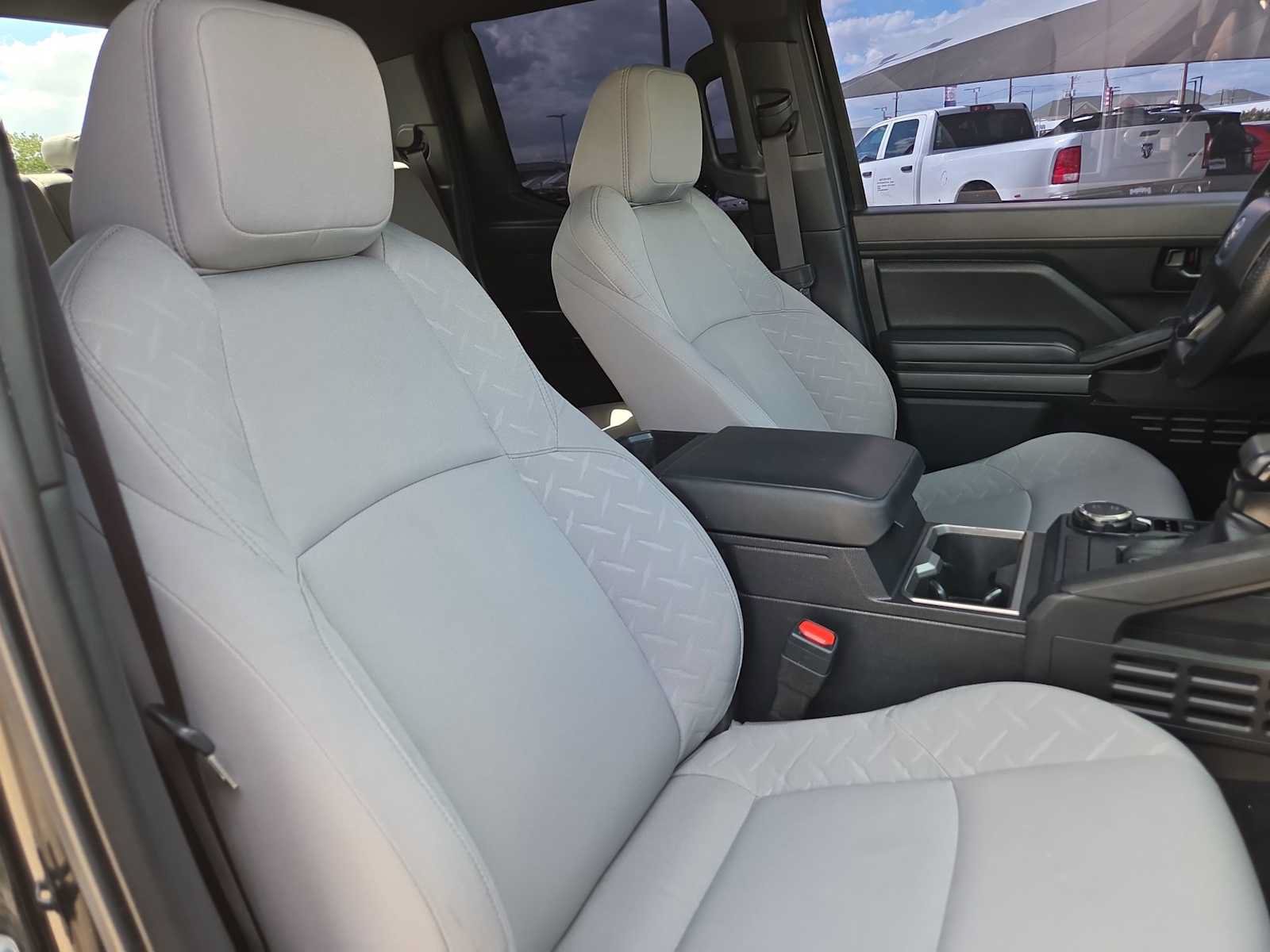 Certified 2025 Toyota Tacoma SR5 AWD/4WD image 18