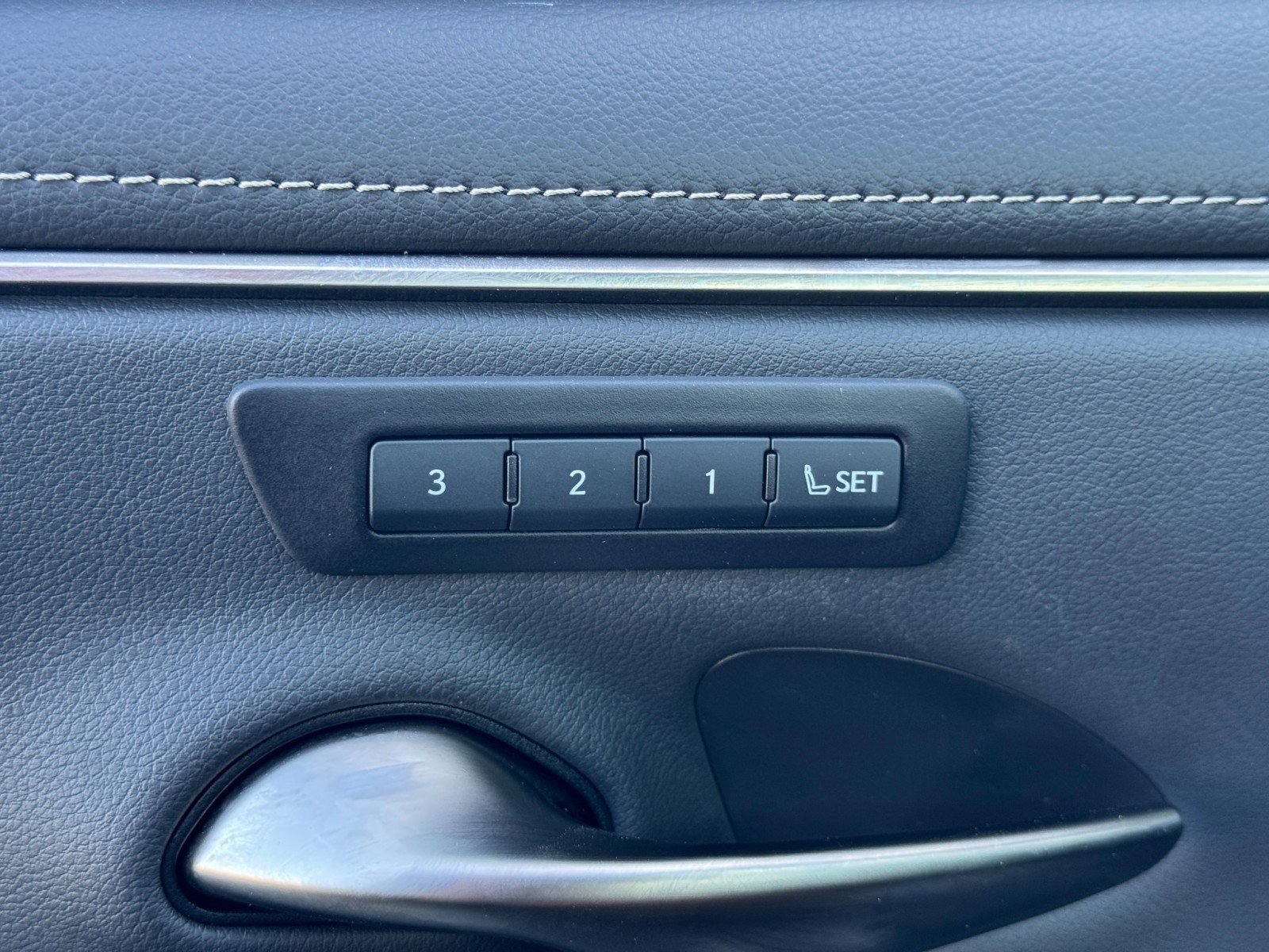 Used 2022 Lexus ES 300h w/ Premium Package FWD image 17