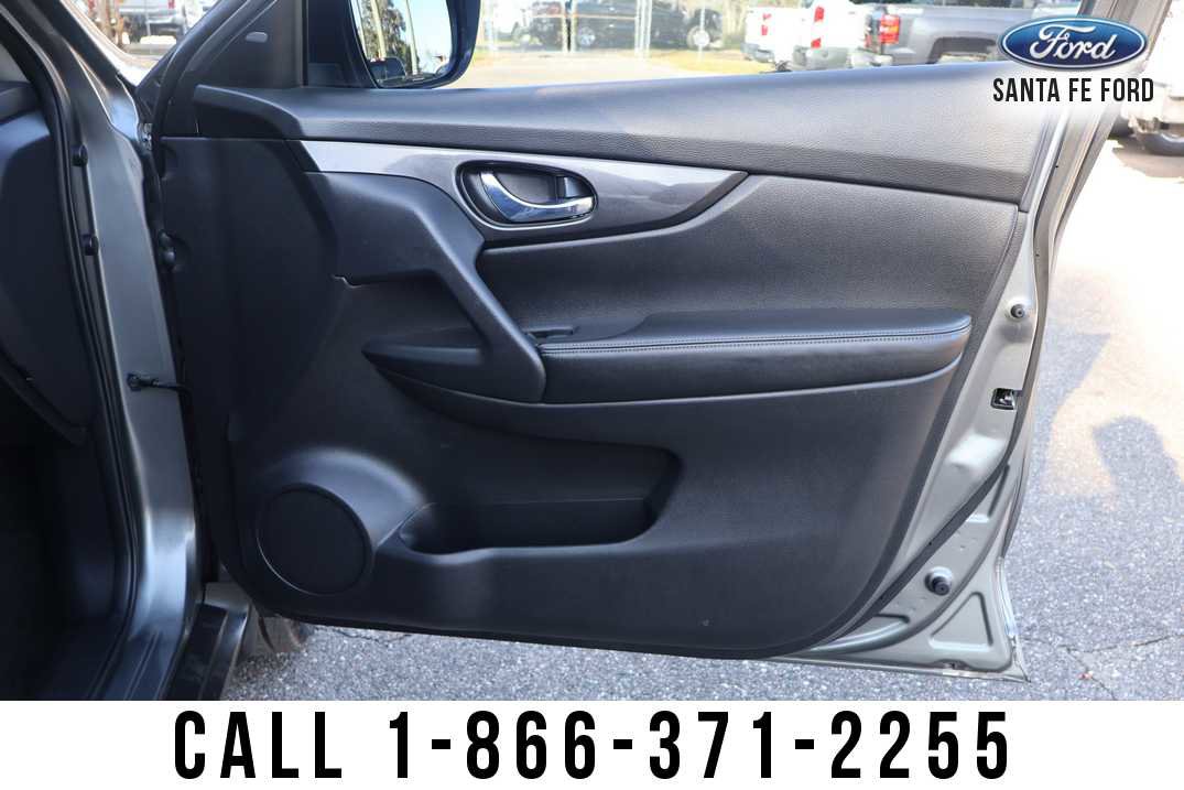 Used 2017 Nissan Rogue SV image 21