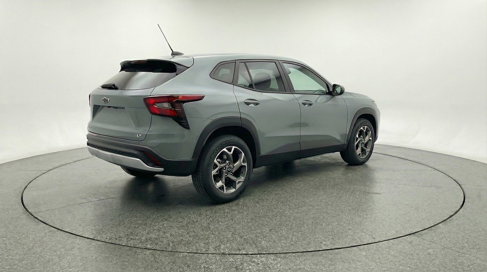 Used 2025 Chevrolet Trax LT FWD image 9