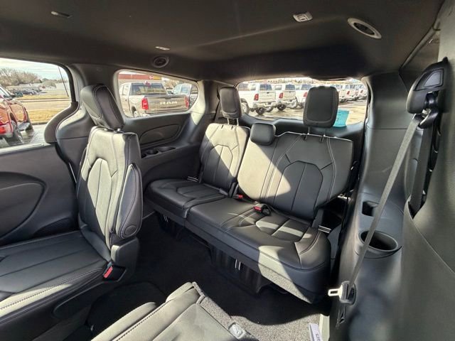 New 2026 Chrysler Pacifica Select AWD/4WD image 15