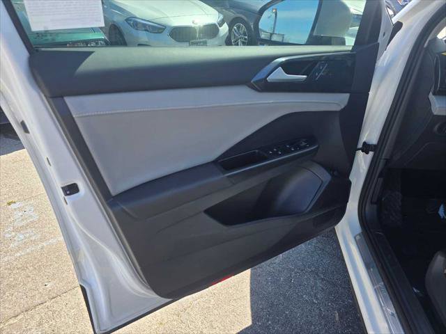 Used 2022 Volkswagen Taos SEL w/ Panoramic Sunroof Package image 22