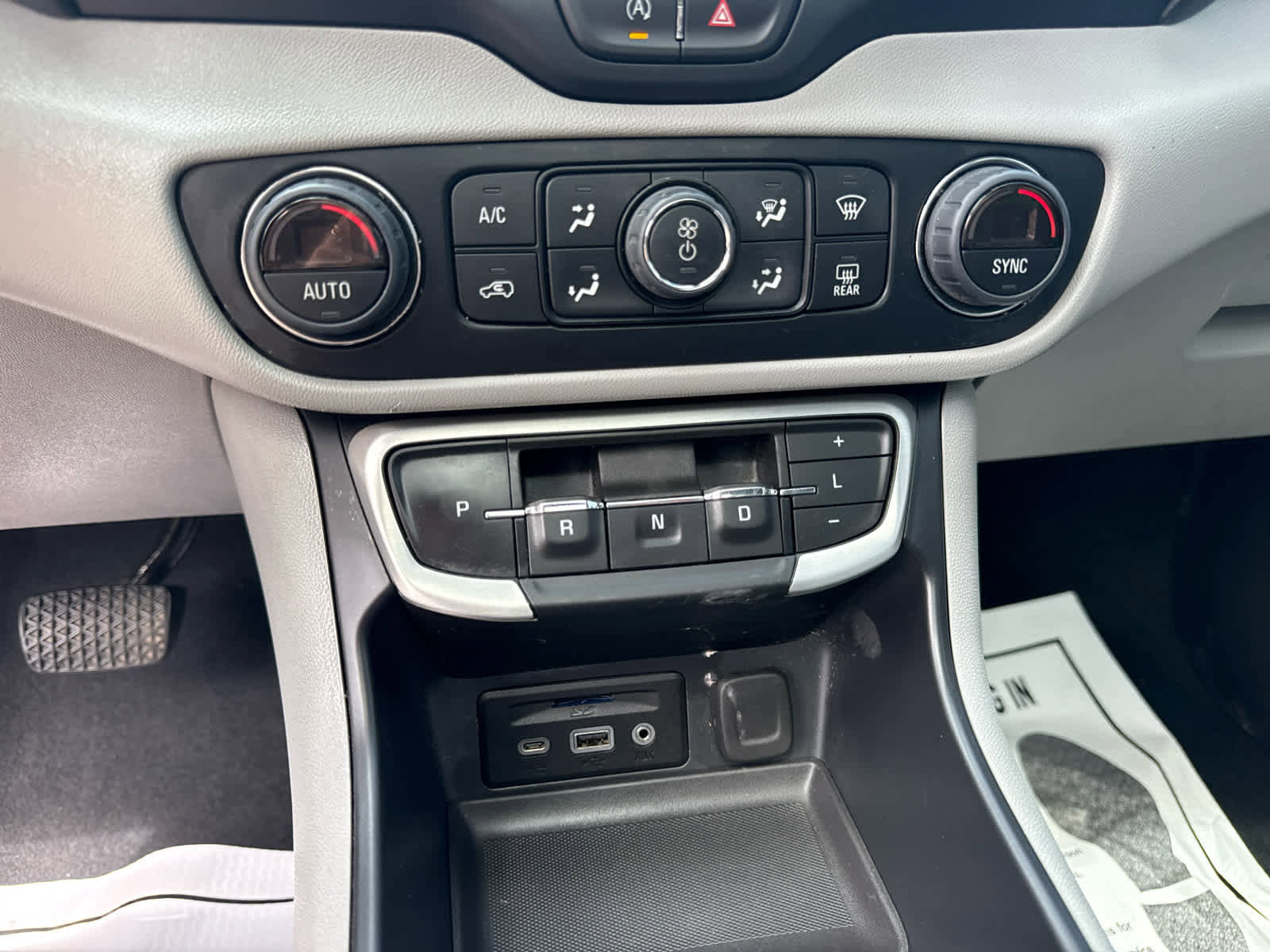 Used 2024 GMC Terrain SLT AWD/4WD image 20
