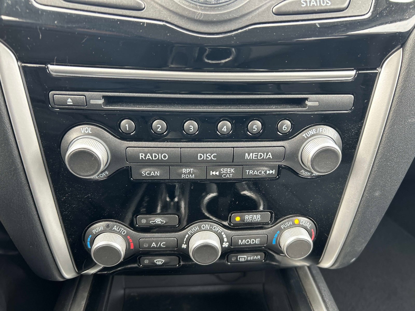 Used 2017 Nissan Pathfinder S image 30