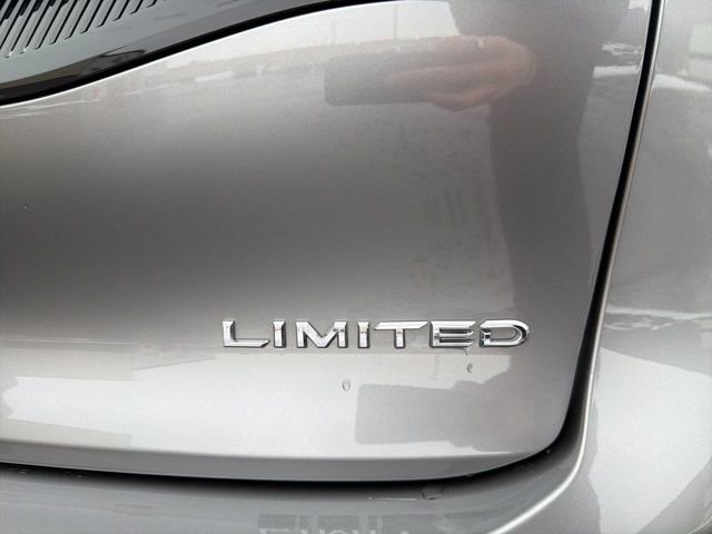 Certified 2023 Toyota Crown Limited image 9