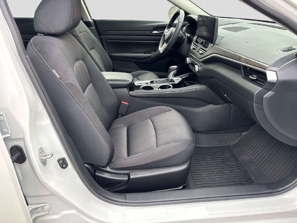 Used 2024 Nissan Altima 2.5 SV w/ SV Premium Package AWD/4WD image 17
