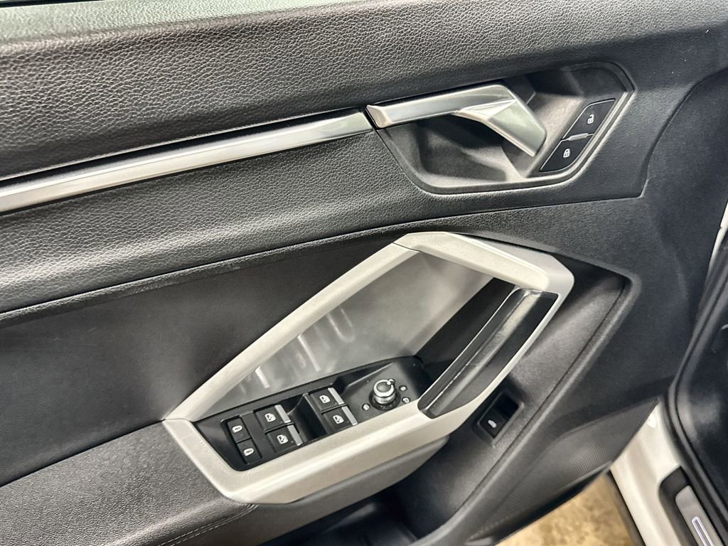 Used 2025 Audi Q3 2.0T Premium image 14