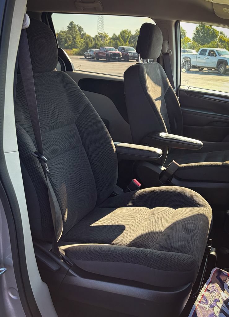 Used 2018 Dodge Grand Caravan SE w/ UConnect Hands-Free Group FWD image 27
