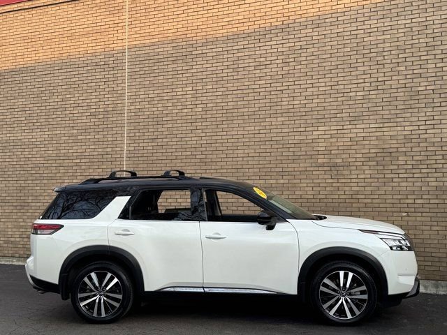 Used 2024 Nissan Pathfinder Platinum AWD/4WD image 5