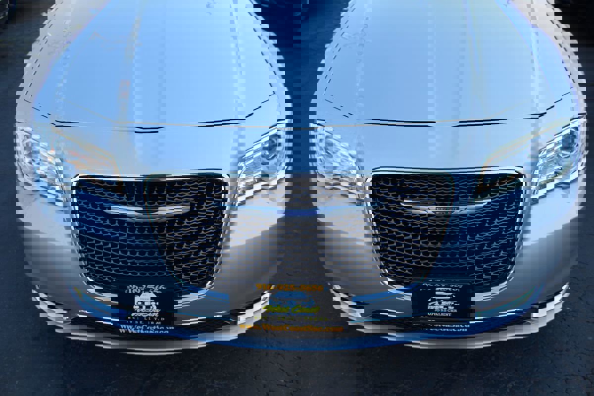 Used 2020 Chrysler 300 Limited image 9