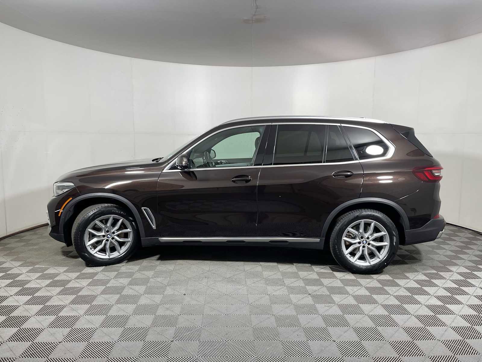 Certified 2023 BMW X5 xDrive40i w/ Premium Package image 3