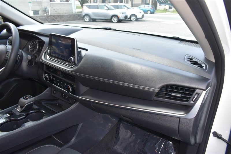 Used 2024 Nissan Rogue S AWD/4WD image 28