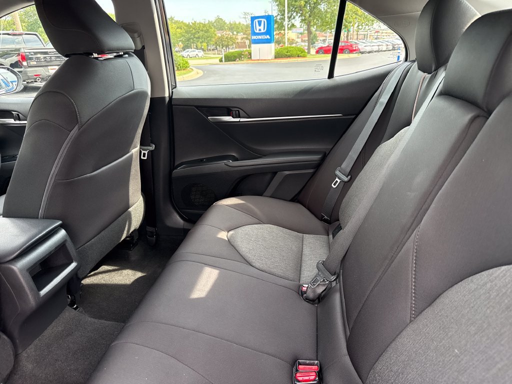 Used 2018 Toyota Camry LE FWD image 19