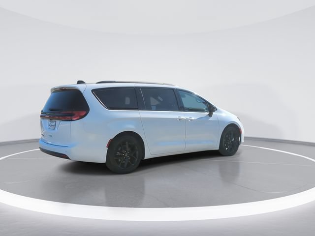 New 2026 Chrysler Pacifica Select w/ S Appearance Package FWD image 8