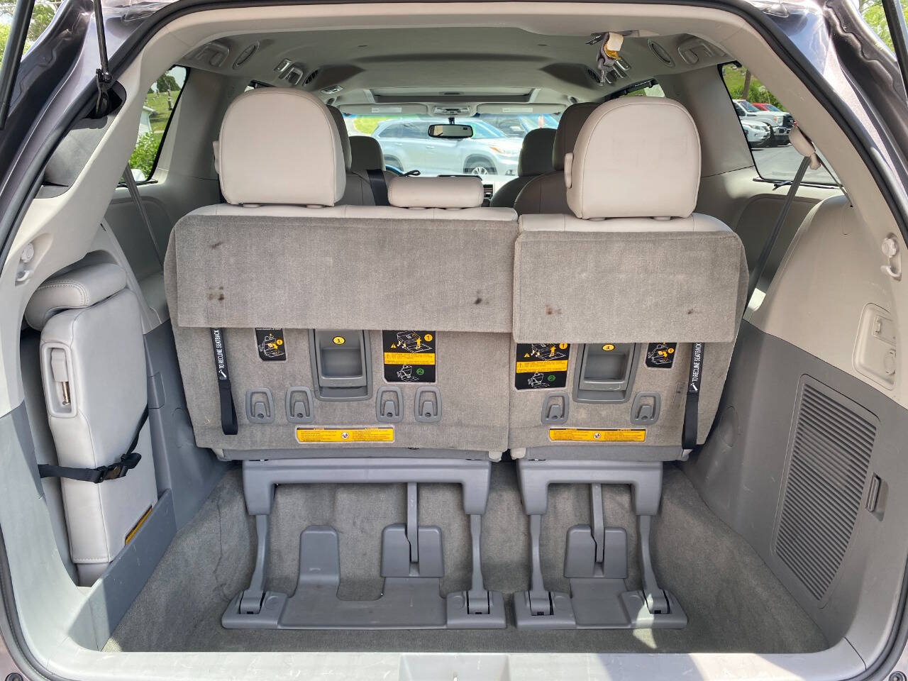 Used 2013 Toyota Sienna XLE FWD image 28