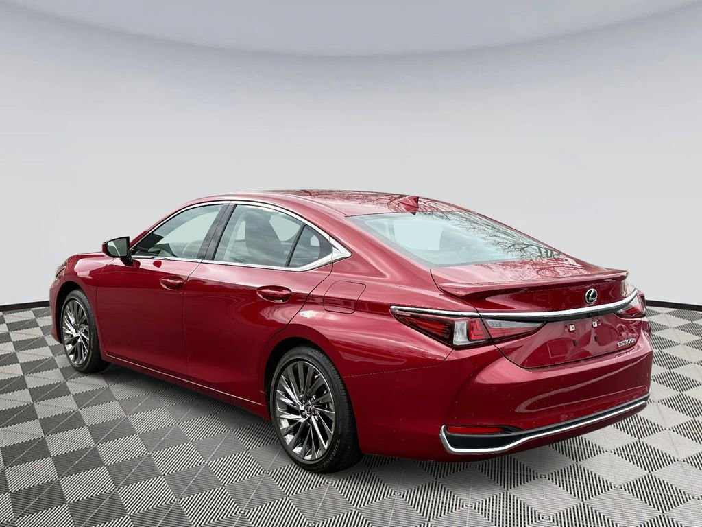 Used 2025 Lexus ES 300h w/ Luxury Package image 4