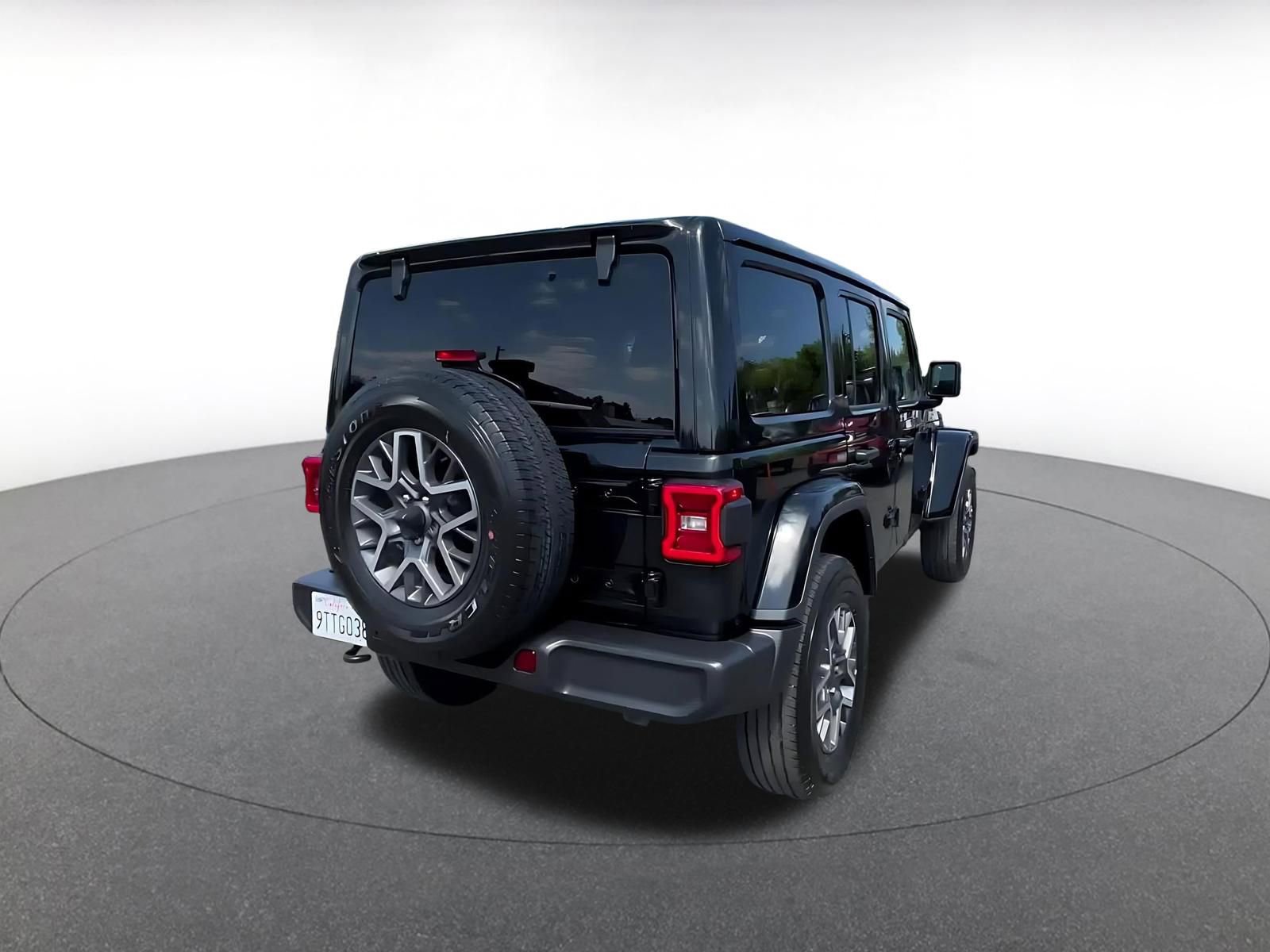 Used 2025 Jeep Wrangler Unlimited Sahara AWD/4WD image 15