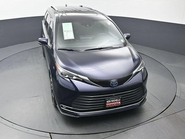 Certified 2025 Toyota Sienna Platinum AWD/4WD image 54