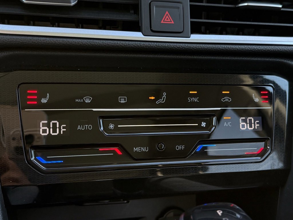 Used 2025 Volkswagen Taos SE image 13