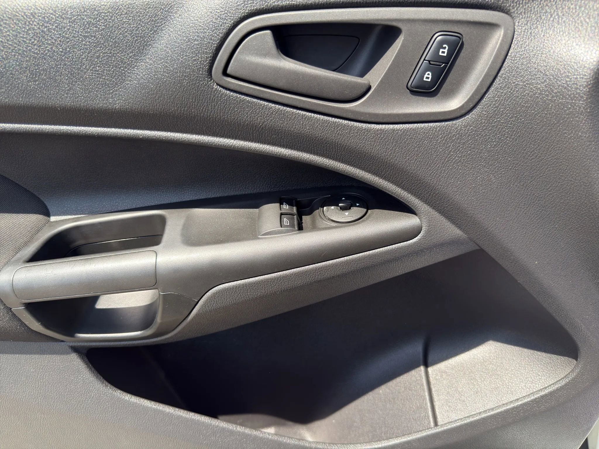 Used 2018 Ford Transit Connect XL FWD image 17