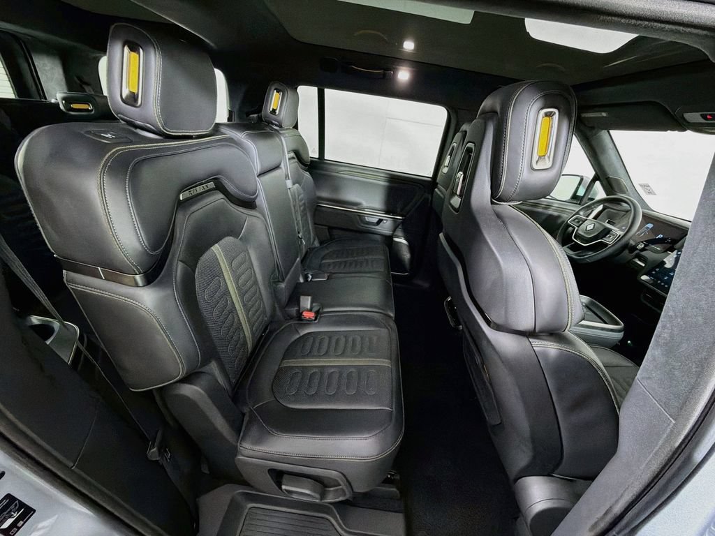 Used 2025 Rivian R1S Adventure AWD/4WD image 30