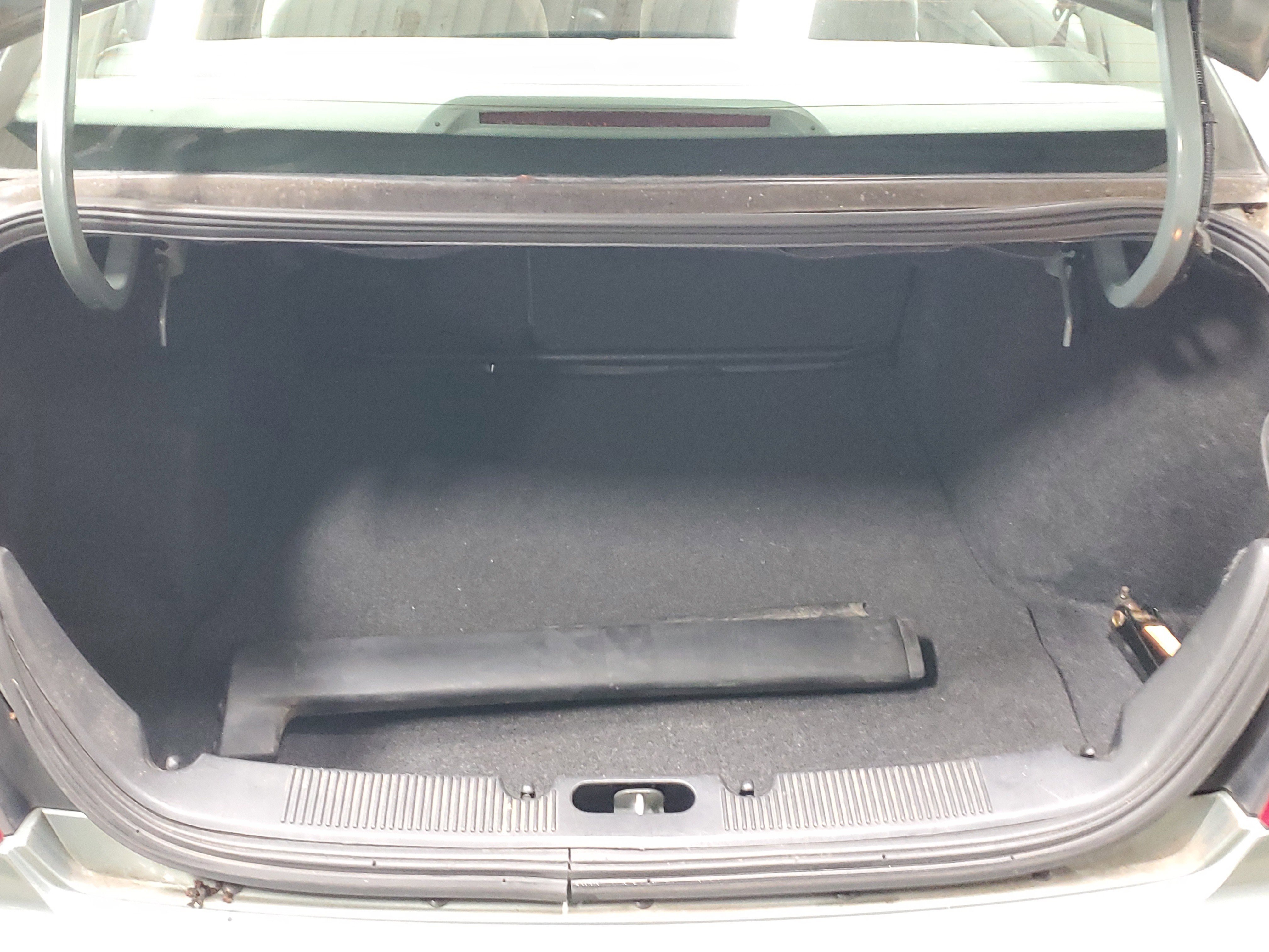 Used 2005 Ford Taurus SE FWD image 9