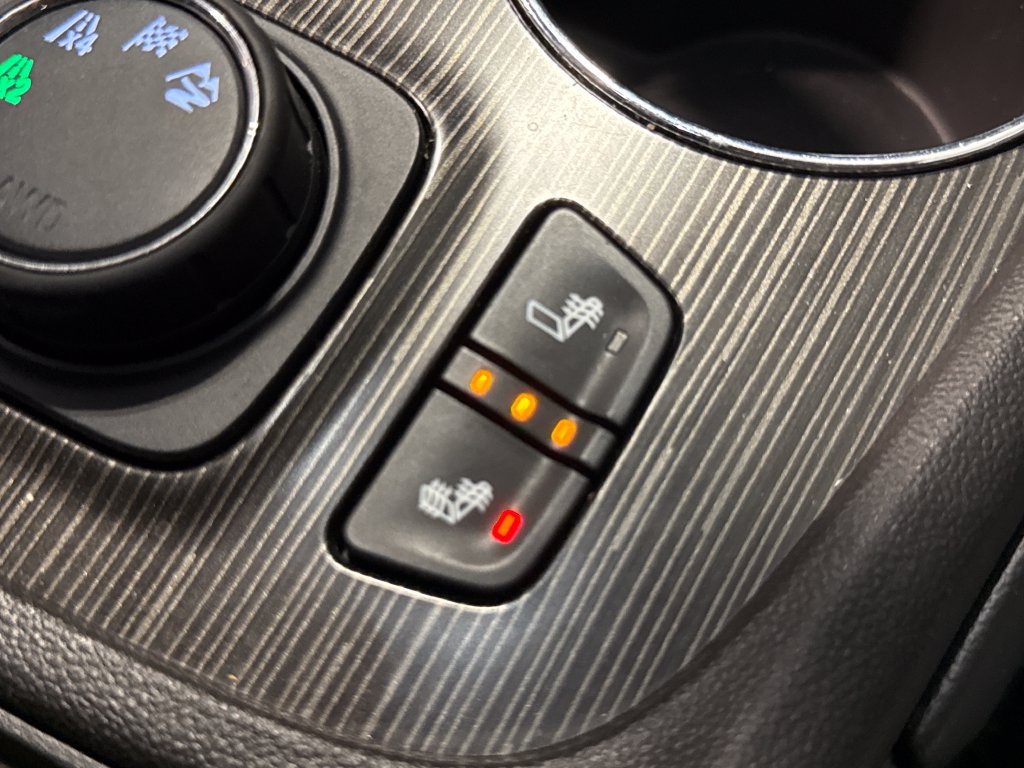 Used 2023 GMC Acadia SLT AWD/4WD image 19