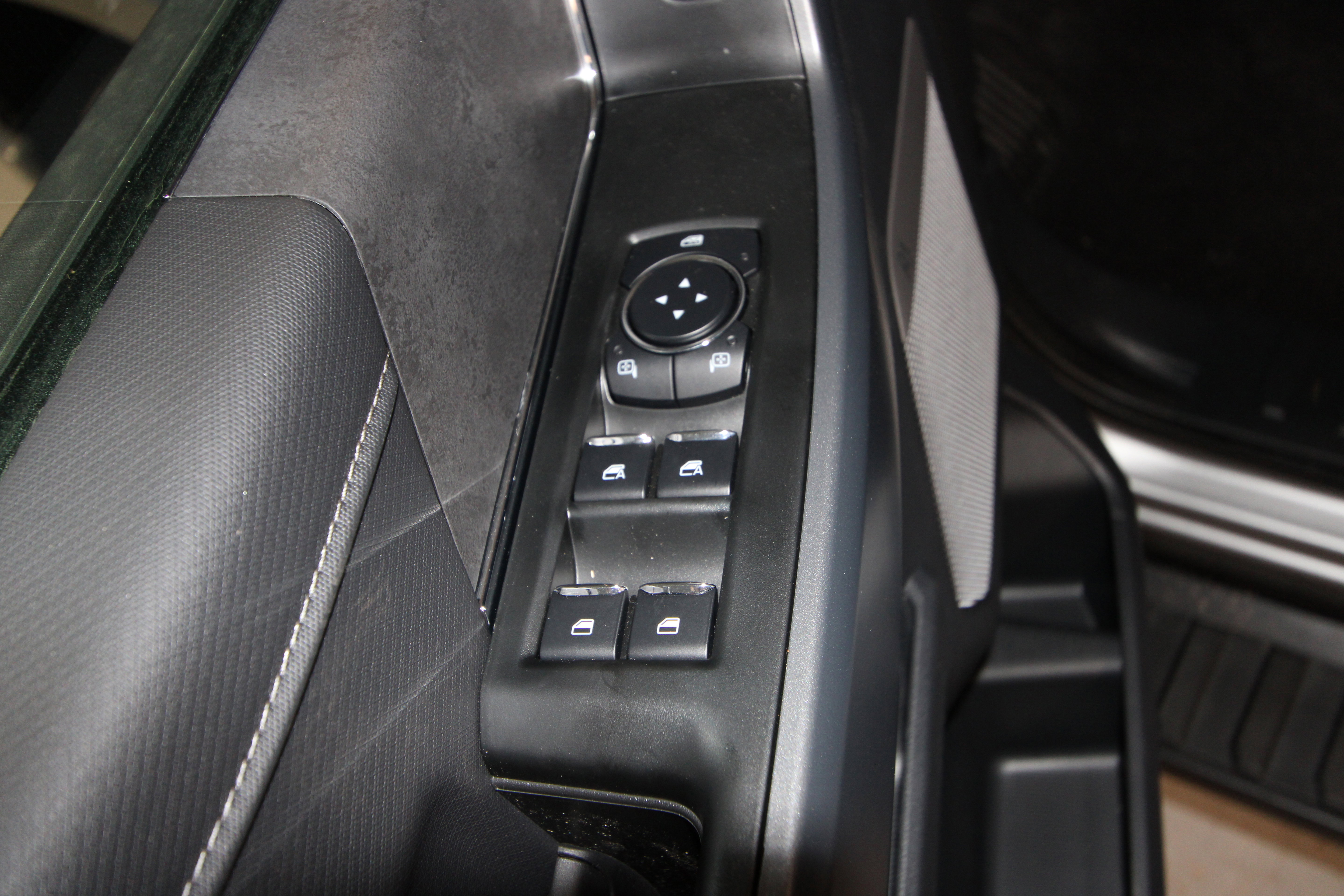 New 2025 Ford F150 XLT w/ Equipment Group 303A High image 5